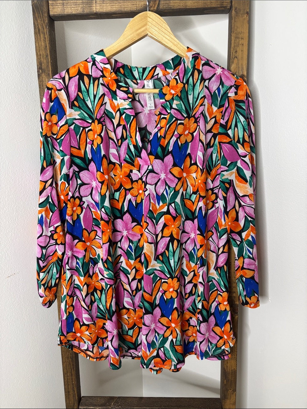 Dear Scarlett Floral Split-Neck Tunic Size L